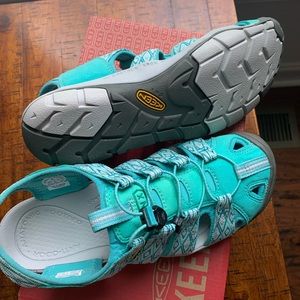 Keen Clearwater CNX hiking sandal women’s size 9